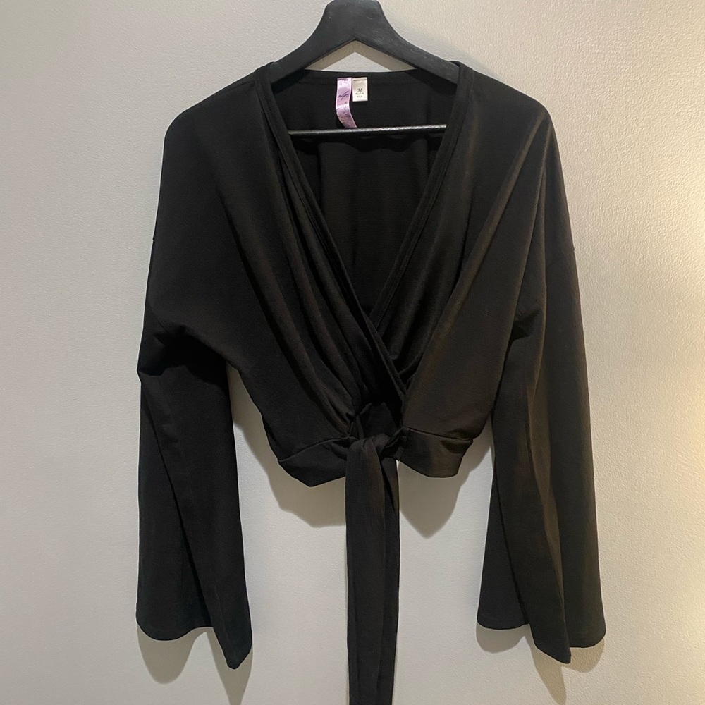 alyssa black wrap crop top